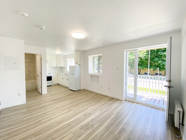 Photo - 630 Cummings Ave Unit 209