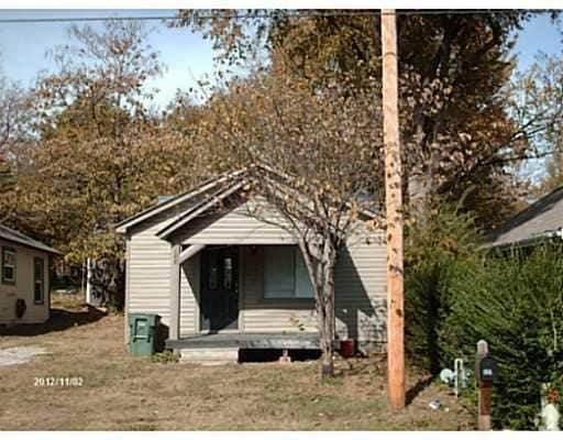 Building Photo - 108 W 5th St Rental