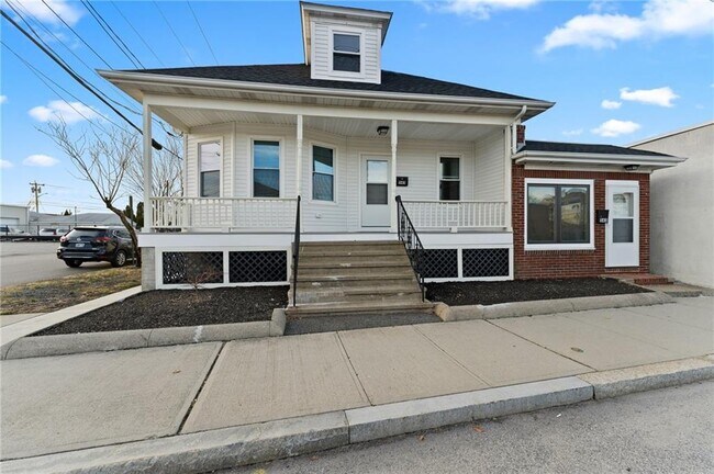 Photo - 543-545-545 N Broadway Unit 1