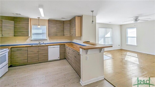 Photo - 801 Davis Ave