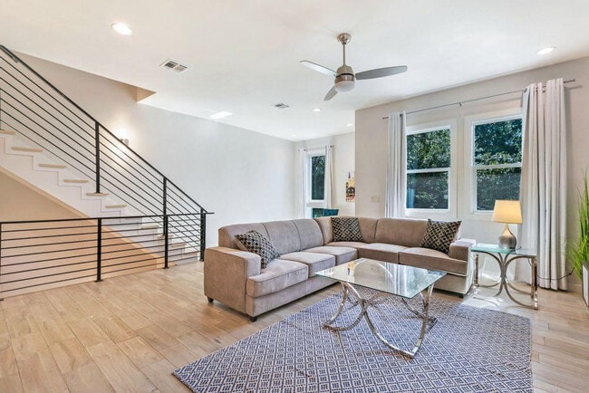 Building Photo - 3709 Bienville St Rental