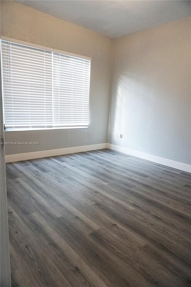 Photo - 327 SW 20th St Unit 2