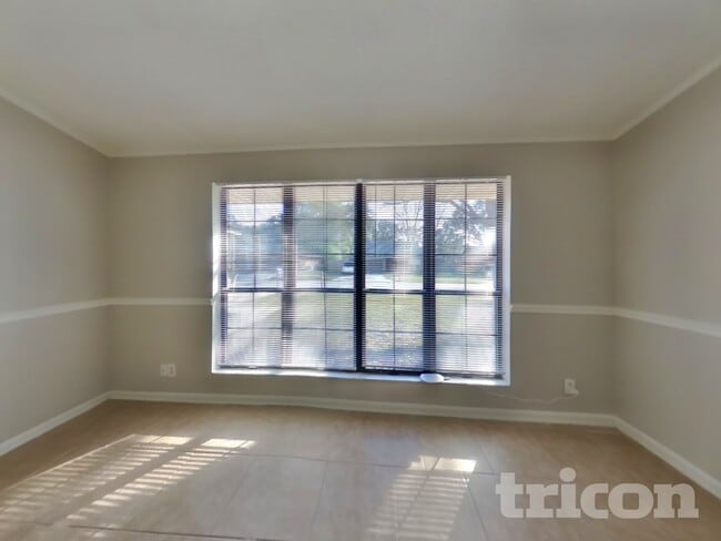 Photo - 7937 Dwyer Dr