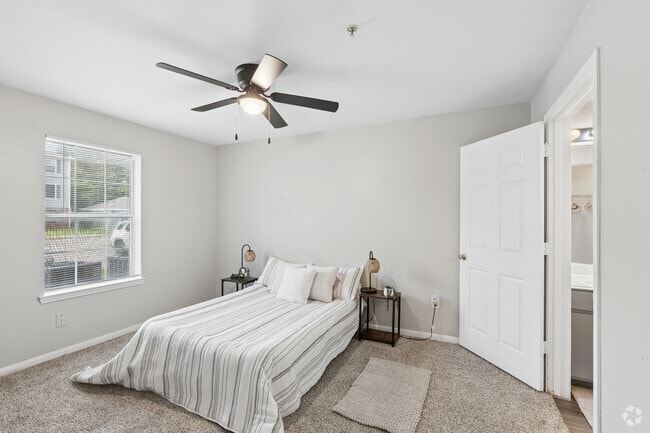 2BR, 2BA - 901SF - Primary Bedroom