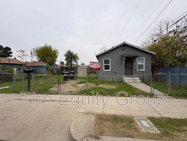 Building Photo - 311 E Grove Ave