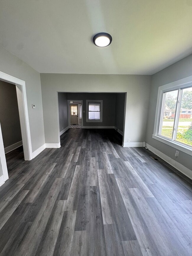 Photo - Beautiful 2-bedroom house for Rent in Lansing, IL VAILABLE NOW!!