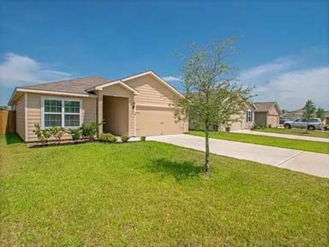 Photo - 976 Lake View Cir W