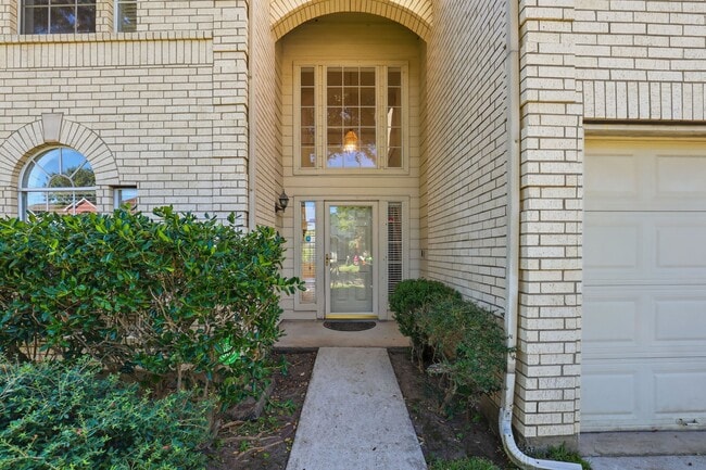 Photo - 15318 Streatham Cir