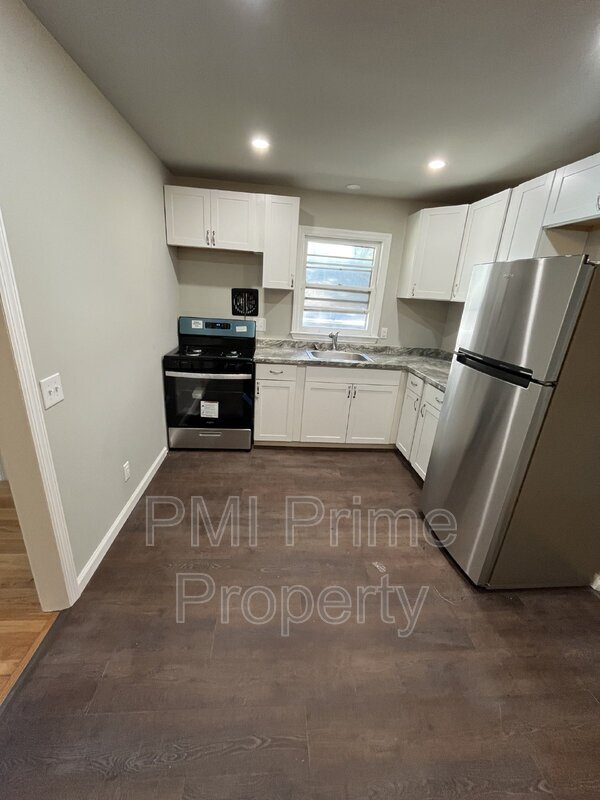 Photo - 219 Bathgate Ave Unit Apt 2