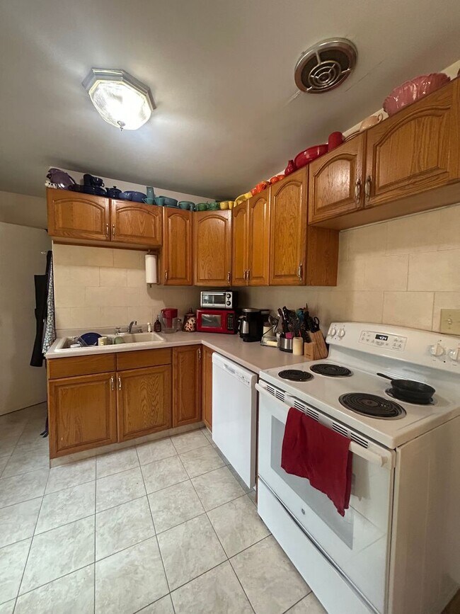 Photo - 3 bed, 1 1/2 Bath House