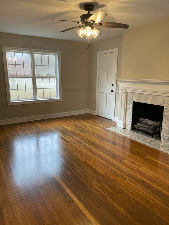 Photo - Live on Maple