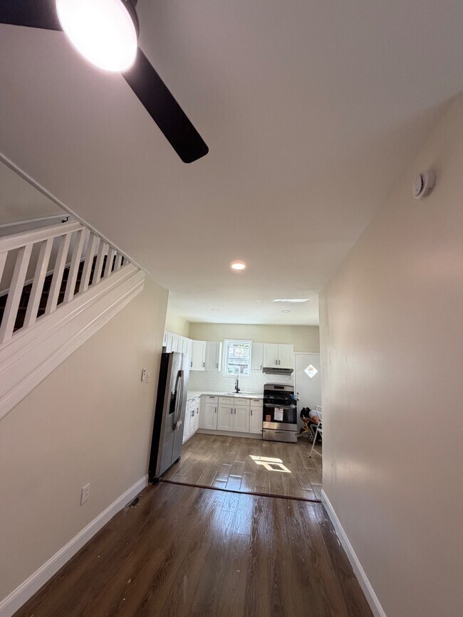 Photo - 2758 Mickle St