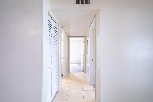 Photo - 1300 Crestwood Ct S Unit 1304