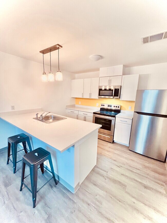 Six Mile Kitchen - The Outlook