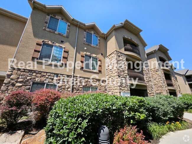 Building Photo - Reduced Price~Pet Friendly Condo Unit 302