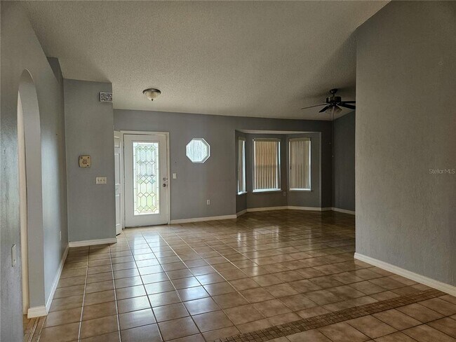 Photo - 952 Trumbull St
