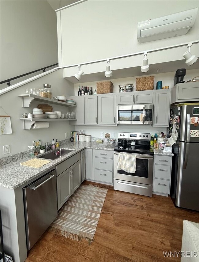 Photo - 1585 Hertel Ave