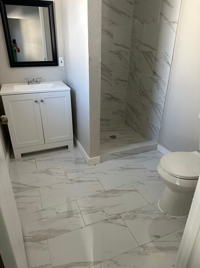 Photo - 606 John Page Dr