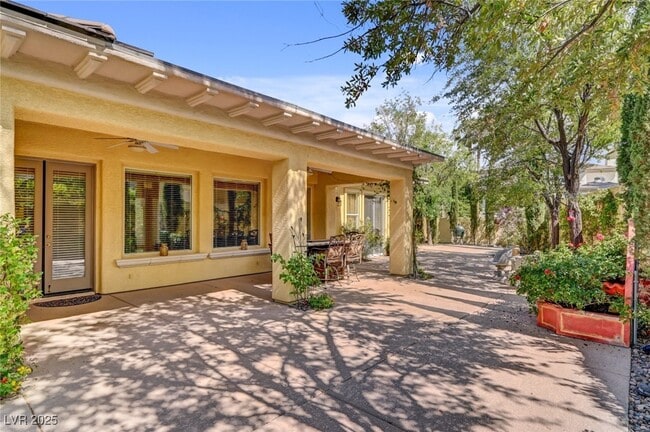 Building Photo - 209 Surtees Point St