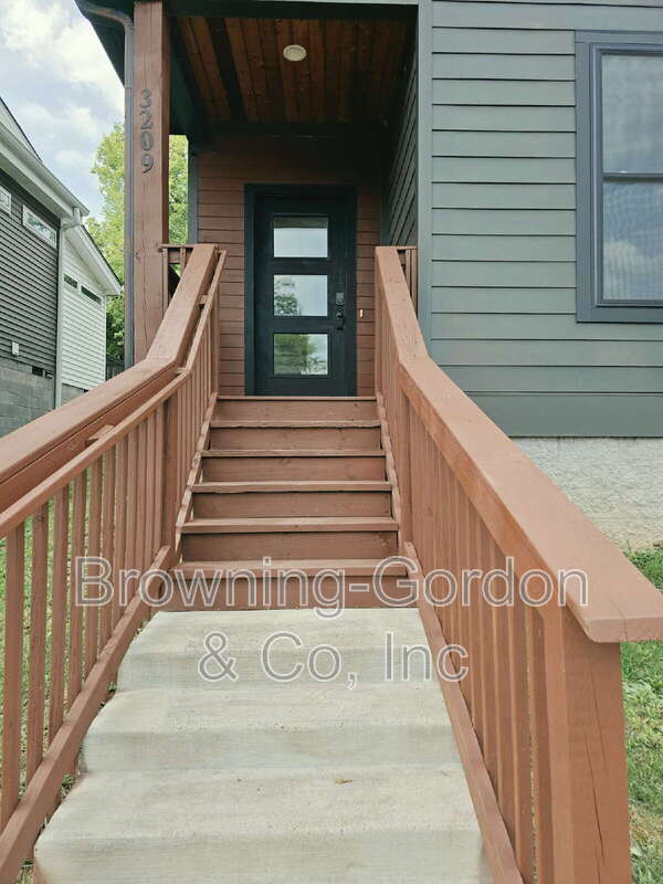 3209 Curtis St