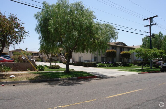 Hamilton Plaza - Hamilton Plaza Apartments
