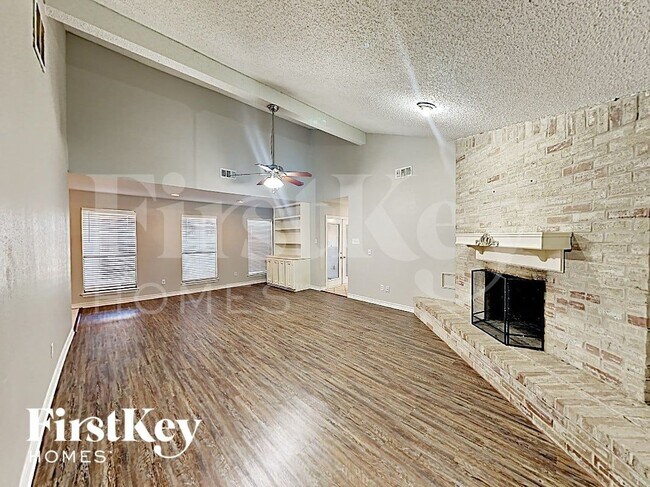 Photo - 11936 Lakewood W Dr