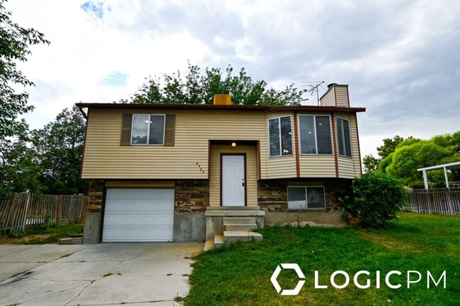 Building Photo - 6492 Fernbrook Dr