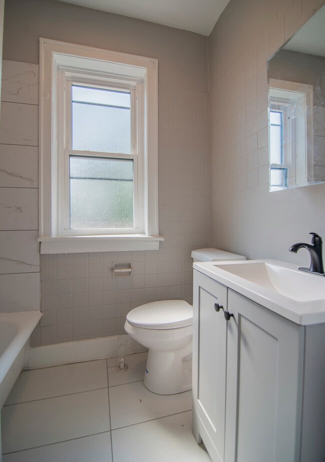 Photo - 1414 W Pratt Blvd Unit 418