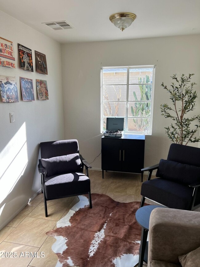 Photo - 1934 E Mitchell Dr