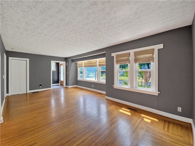 Photo - 140 Irvington Rd