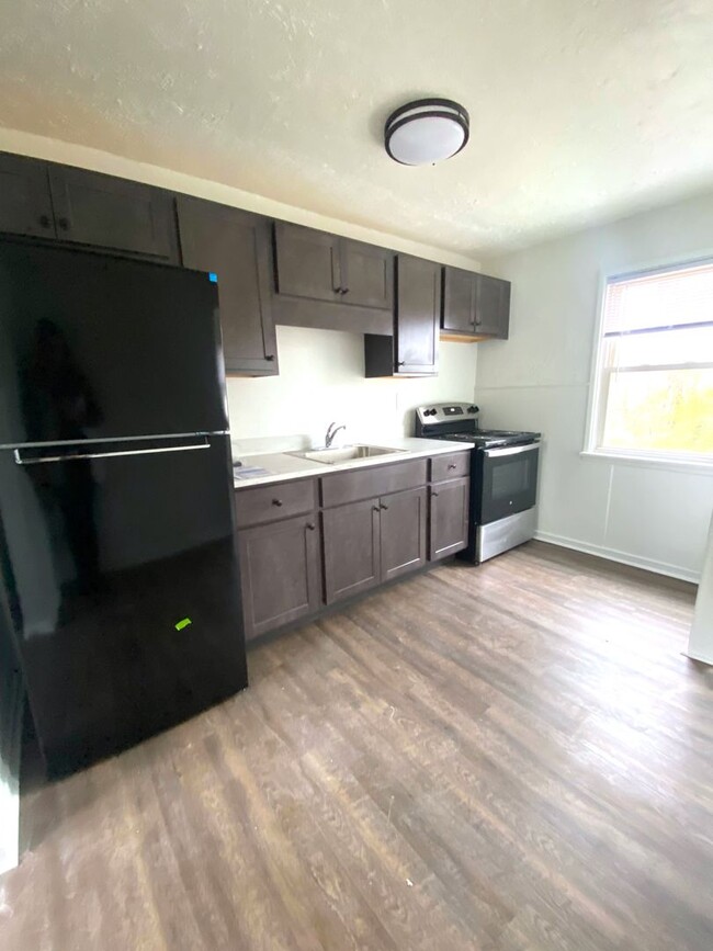 Renovated Split Level Townhome! - Renovated Split Level Townhome!