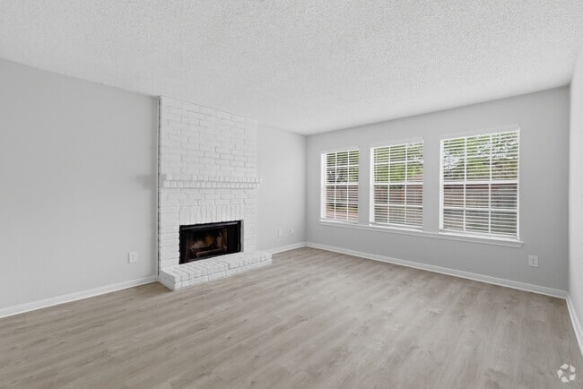 2BR, 2BA - 1,010SF - Living Room