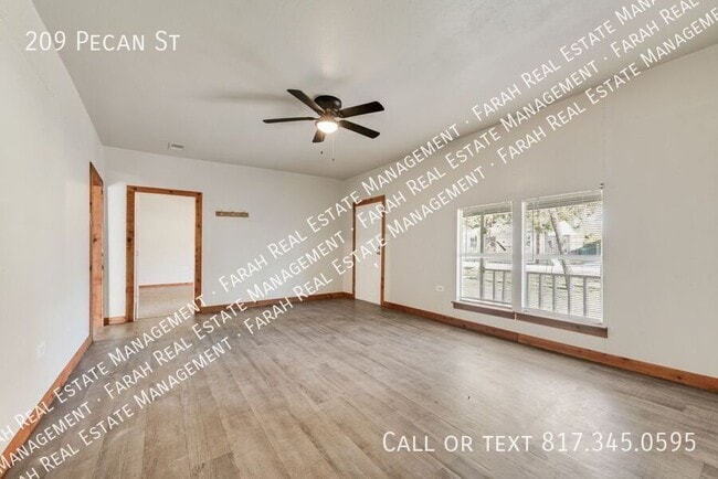 Photo - 209 Pecan St