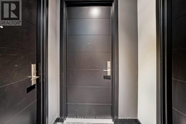 Photo - 488 University Ave Unit 2302