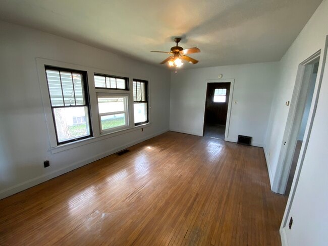 Photo - 208 Stroup St