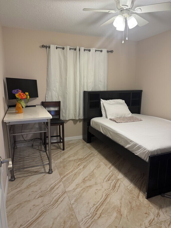 Photo - 1355 25th Ave E