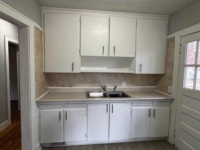 Photo - 824 Tremont Ave