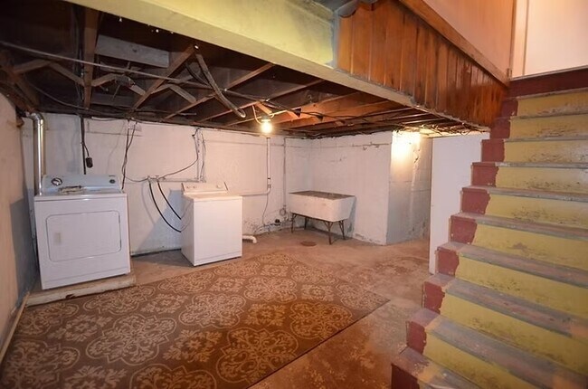 Laundry Area - 119 S 4th St