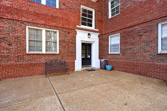 Photo - 923 S Hanley Rd Unit C