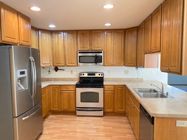 Photo - 303 Crestwood Ln