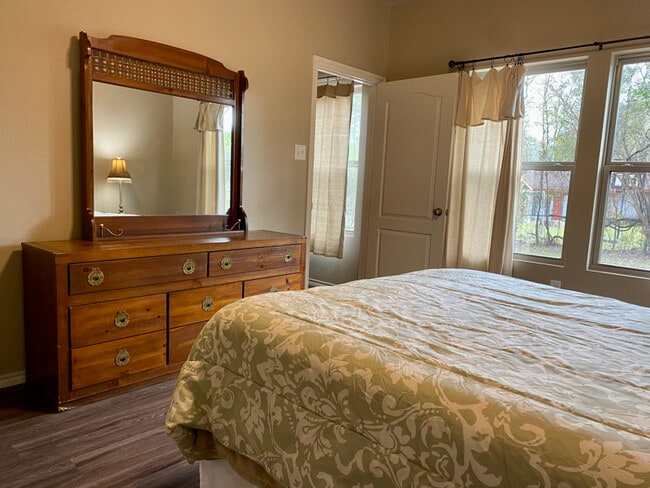 Photo - 798 Madison St