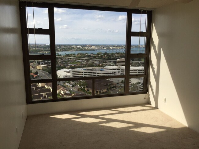 Photo - Pearl Regency with 2 Parking! Water views! Unit 2314