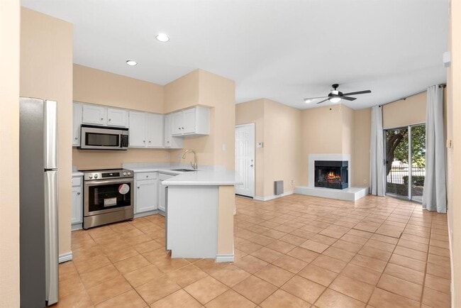 Photo - 2450 Wickersham Ln Unidad 109