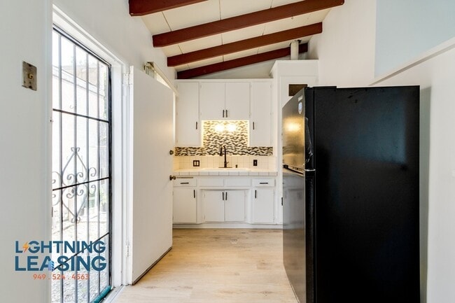 Building Photo - 7910 Willis Ave Unit 5