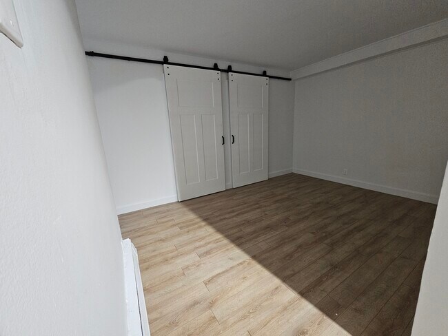 Photo - 6305 De La Roche