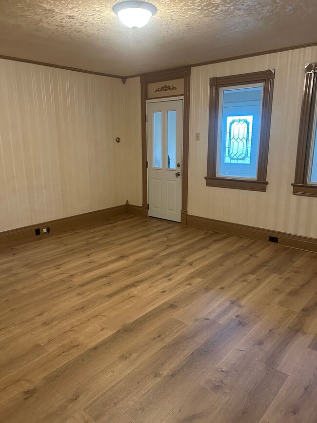 Building Photo - 1 Bedroom 1 Bathroom House For Rent *With Bonus Room*