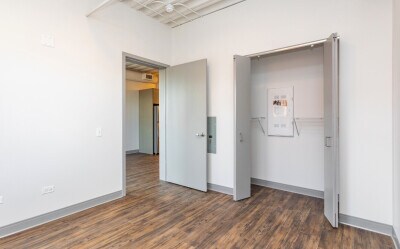 Photo - 941 W Dakin St