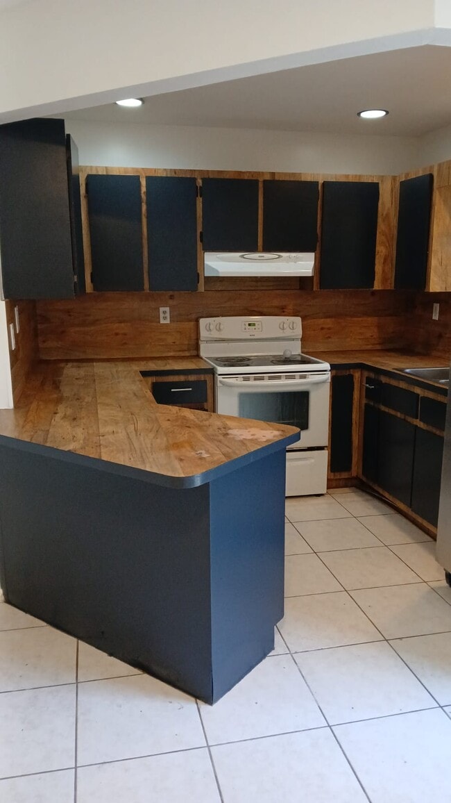 Photo - 1750 SW 21st St Unit 1