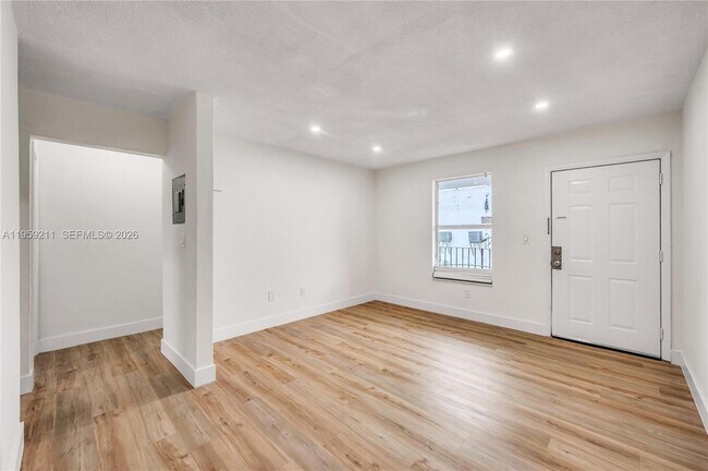 Photo - 668 NW 31st St Unidad 6