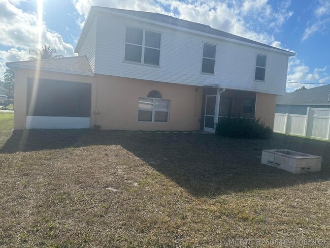 Photo - 1673 SW Schleicher Ln